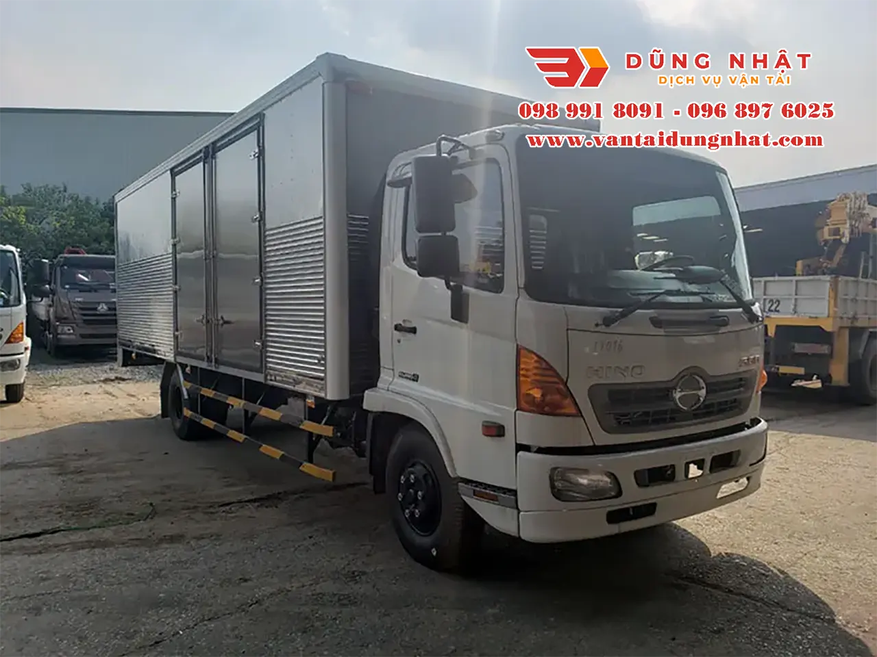 Xe tải Hino FC 6.2 Tấn Thùng Mui Bạt