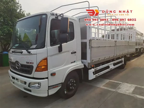 Xe tải Hino FC 6200kg Thùng Kín